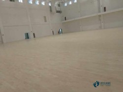 懸浮式運(yùn)動(dòng)場(chǎng)地木地板施工